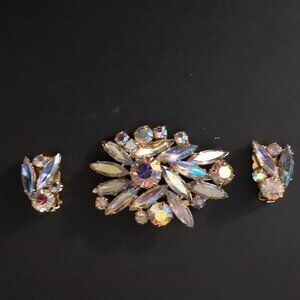 Vintage Aurora Borealis Cluster Brooch & Matching Clip On Earrings Gold Tone